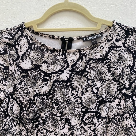 Express- snake skin print dress - Picture 4 of 7
